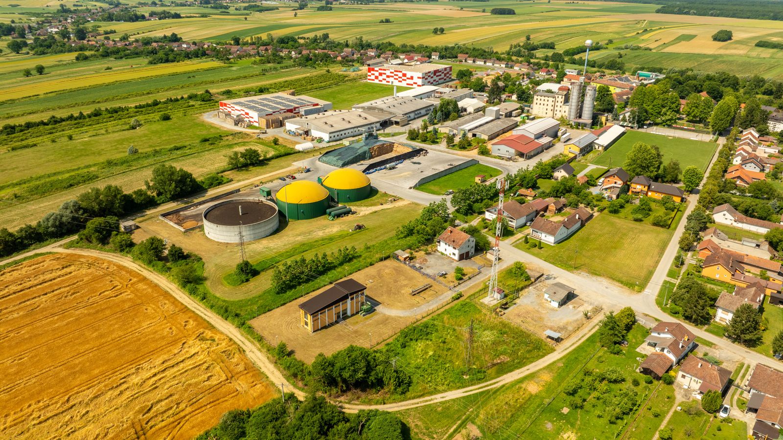Nowoczesna biogazownia rolnicza z lotu ptaka – opłacalność i zwrot z inwestycji w biogazownię